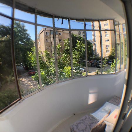Le Garcon De Cristina-Simple,Quiet,Spacious Studio Bukares Bagian luar foto