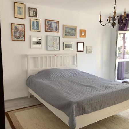 Le Garcon De Cristina-Simple,Quiet,Spacious Studio Bukares Bagian luar foto
