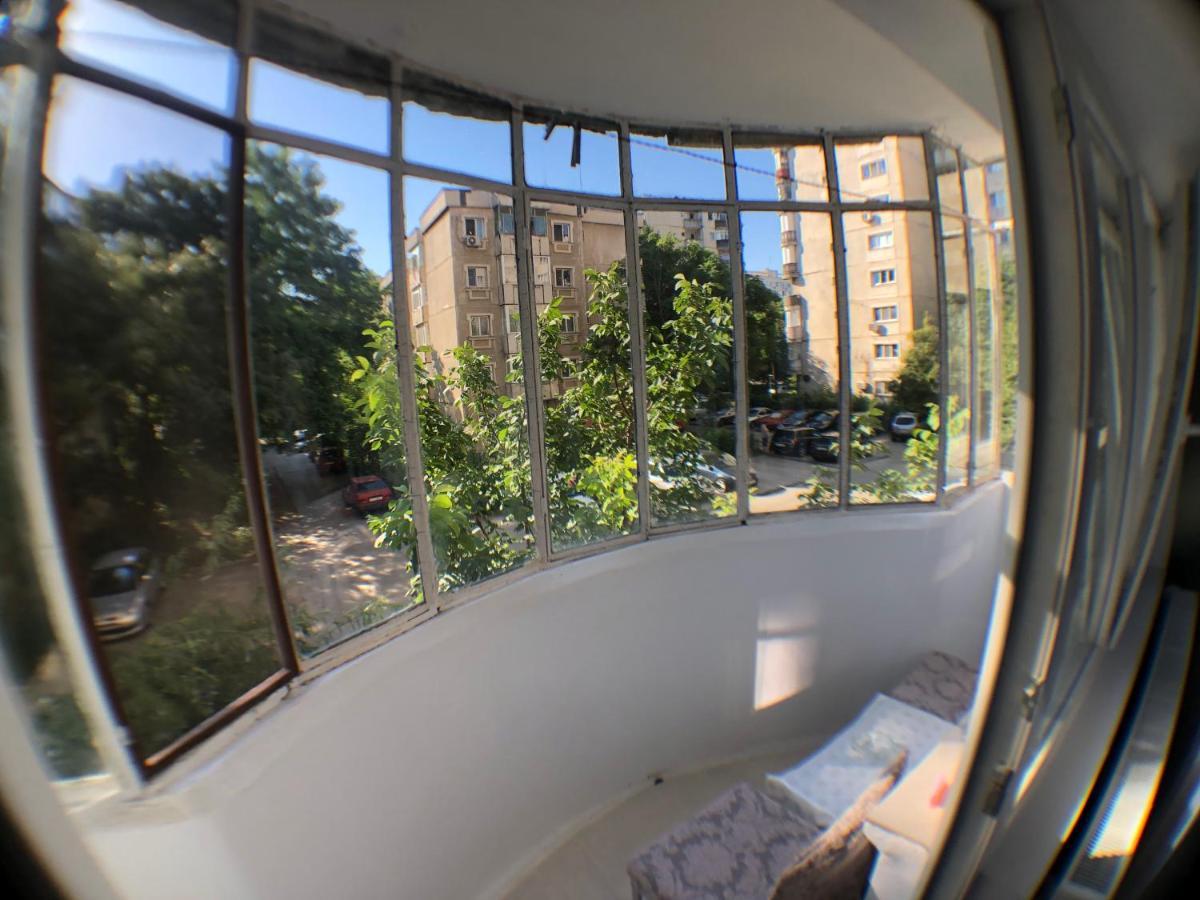 Le Garcon De Cristina-Simple,Quiet,Spacious Studio Bukares Bagian luar foto