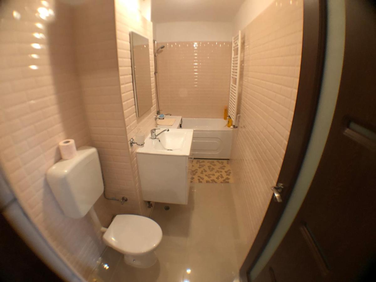 Le Garcon De Cristina-Simple,Quiet,Spacious Studio Bukares Bagian luar foto