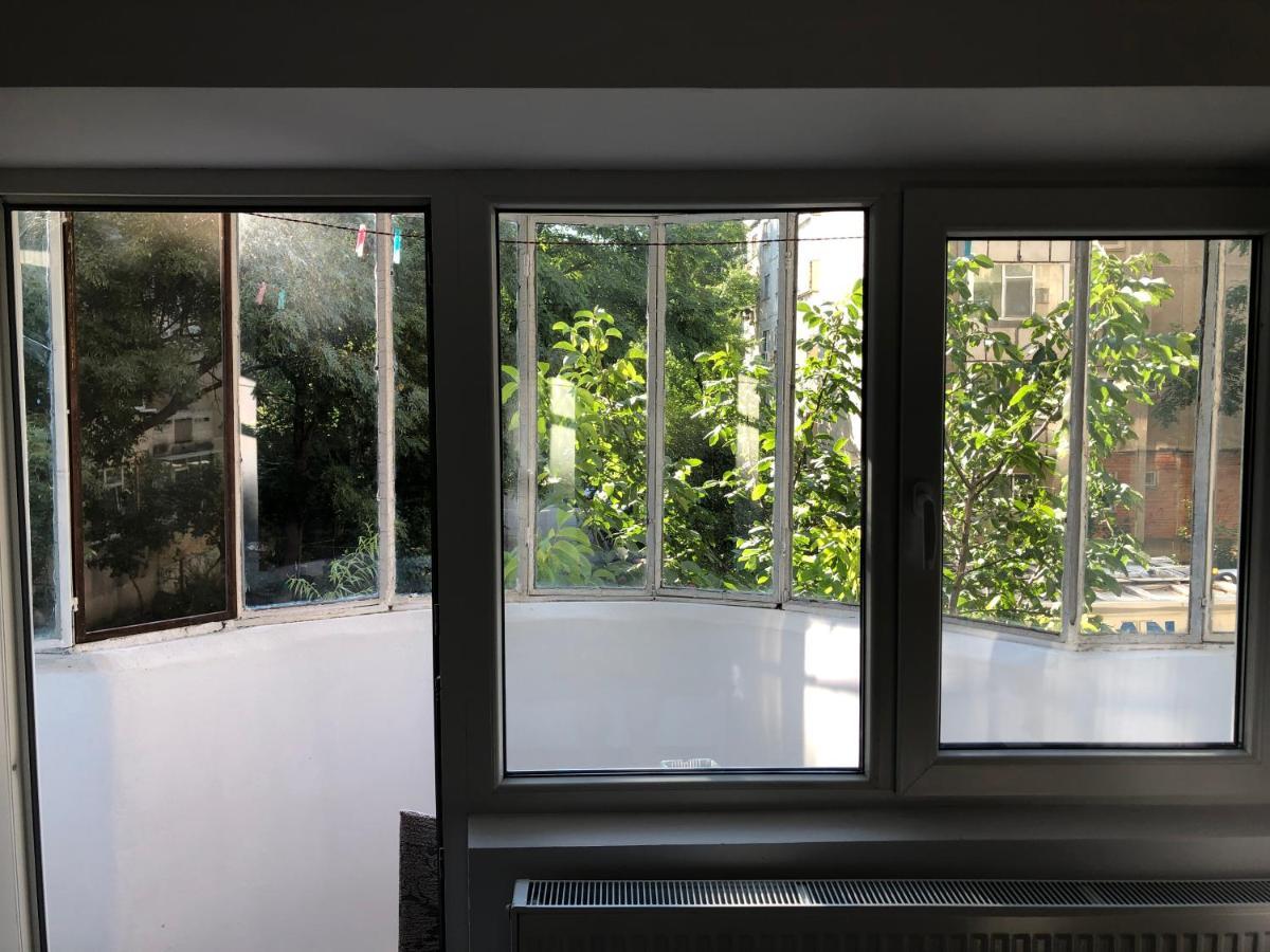 Le Garcon De Cristina-Simple,Quiet,Spacious Studio Bukares Bagian luar foto