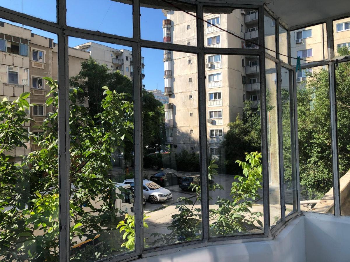 Le Garcon De Cristina-Simple,Quiet,Spacious Studio Bukares Bagian luar foto