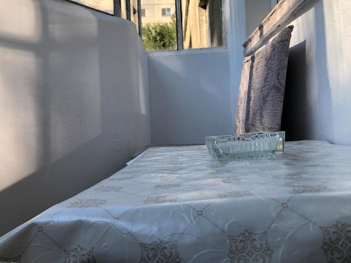 Le Garcon De Cristina-Simple,Quiet,Spacious Studio Bukares Bagian luar foto