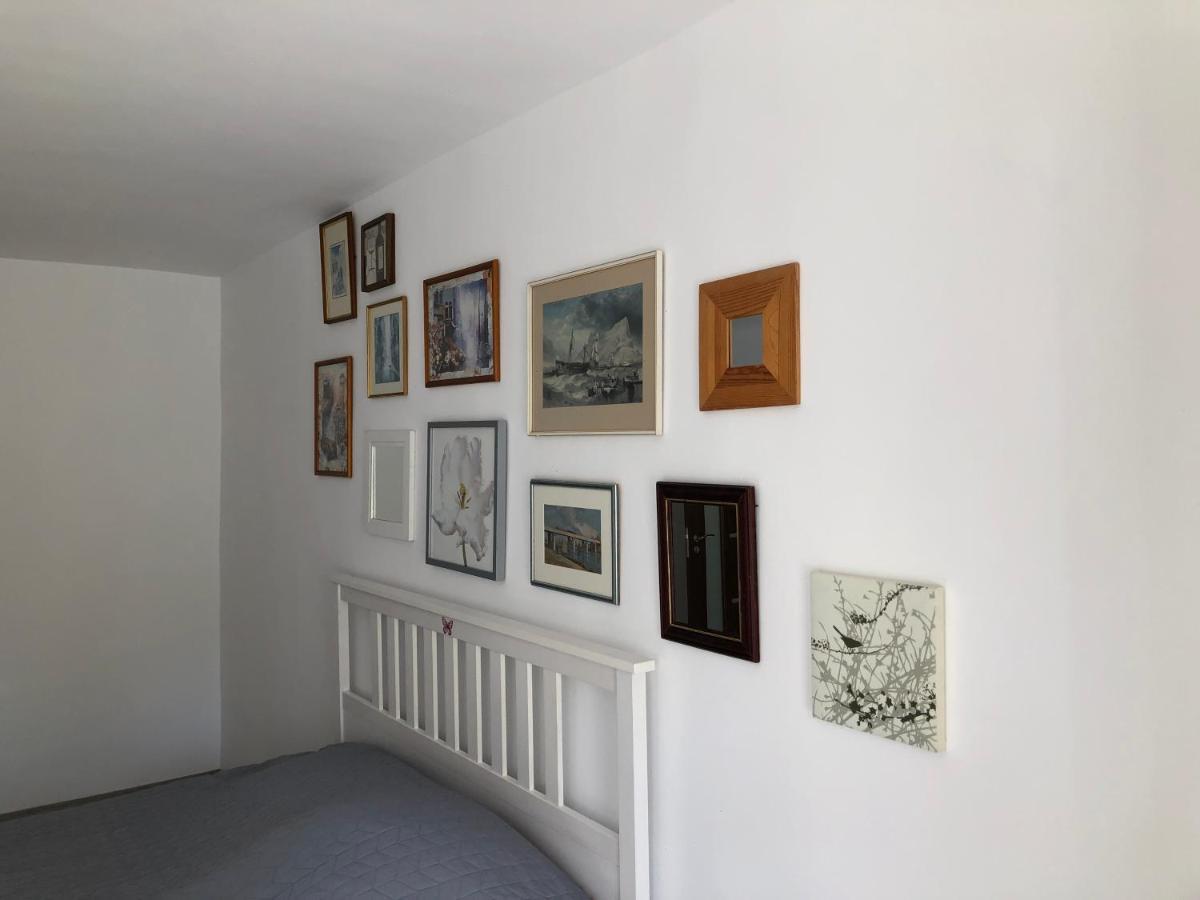 Le Garcon De Cristina-Simple,Quiet,Spacious Studio Bukares Bagian luar foto
